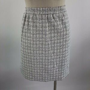 Loft Pull on skirt size small NWT